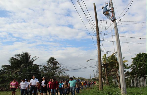 Banderazo a obra de electrificación en comunidades de San Bartolo Tutotepec