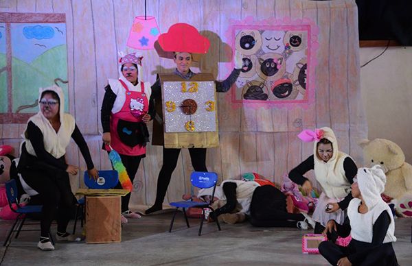 Presentan trabajo teatral del Instituto Macuil Xóchitl