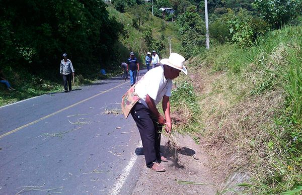 Realizan faena sobre carretera interserrana