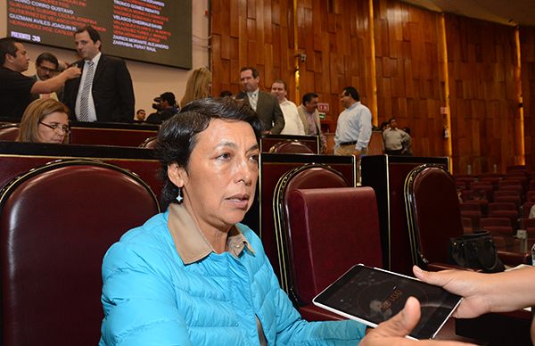 Diputada Minerva Salcedo pide a la SEV garantice maestros en escuelas de Veracruz