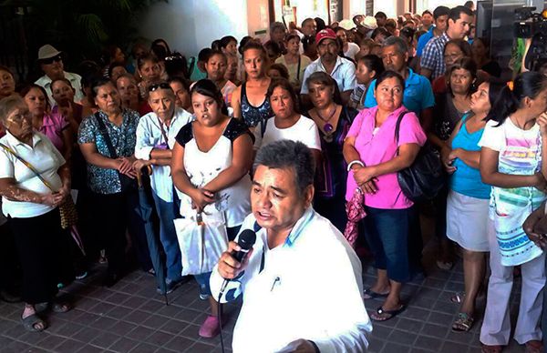  Antorchistas exigen pavimentación en alcaldía de Cd.Victoria