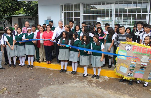 Antorcha inaugura aula escolar en Córdoba