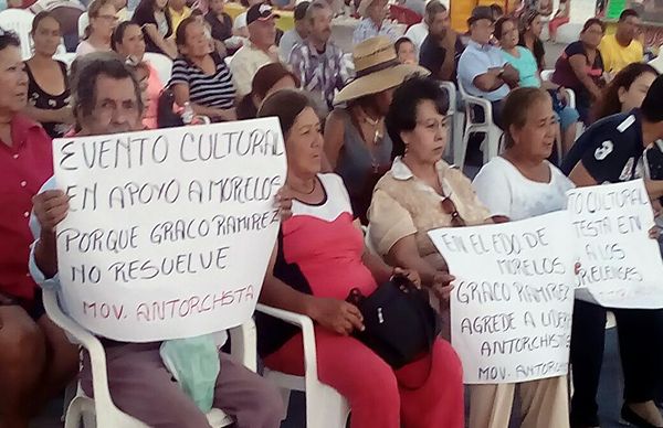 Con canto y poesía, sonorenses protestan contra Graco Ramírez