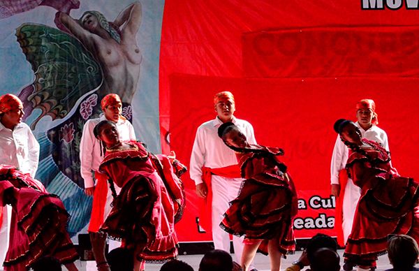  Realizan protesta cultural en el zócalo de Puebla