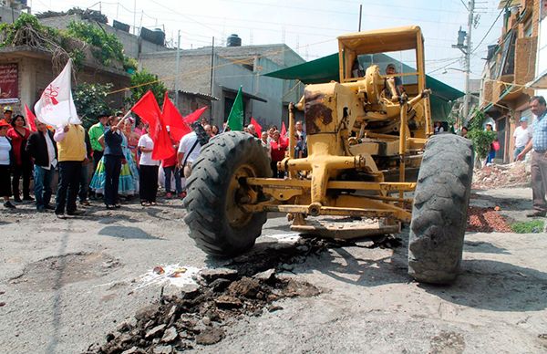 Banderazo de inicio de pavimentación en La Paz