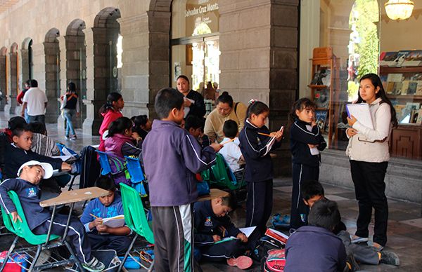 Estudiantes y padres de familia denuncian mala educación