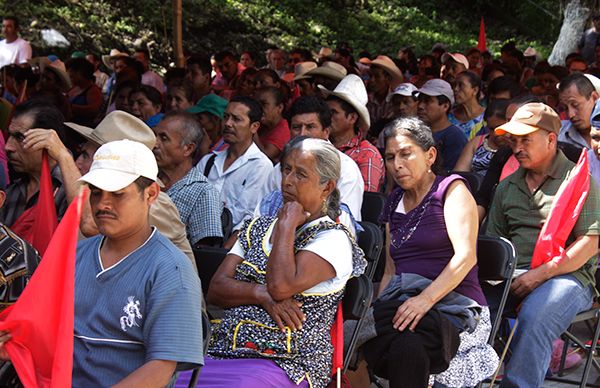 Comisión antorchista entrega pliego petitorio al ayuntamiento de San Bartolo Tutotepec