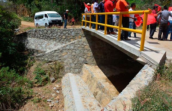 Inauguración de puente vehicular en Zapotitlán Salinas  
