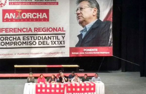 Jesús Tolentino imparte conferencia a estudiantes y docentes en Chimalhuacán