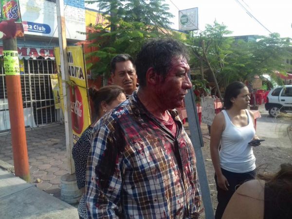 Desplegado: Presidenta perredista de Totolapan, Morelos, agrede brutalmente a vecinos