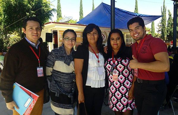 Docentes hidrocálidos asisten a conferencia magisterial 