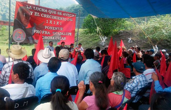 Dirigencia Estatal Antorchista imparte conferencia a plenos de la región Otomí-Tepehua