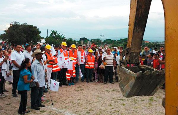   Inicia construcción de unidad deportiva en Chila de la Sal