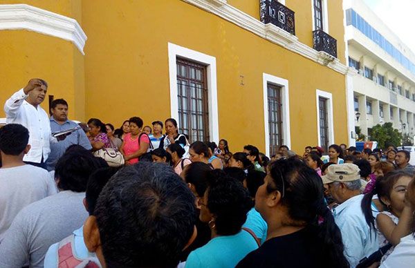Entregan nuevo pliego petitorio al ayuntamiento de Campeche