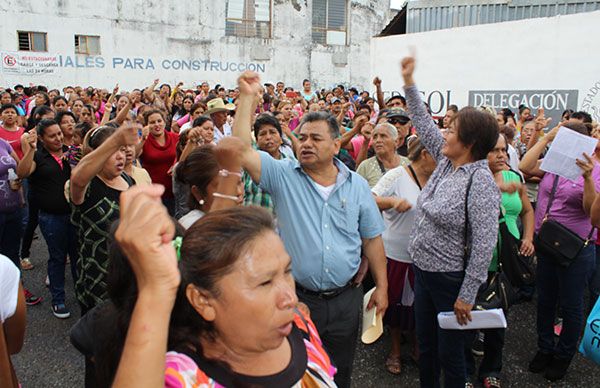 Protesta en delegación de PROSPERA; exigen integración a programa