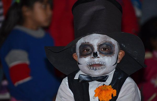  Comienzan los preparativos para la celebración del Día de Muertos