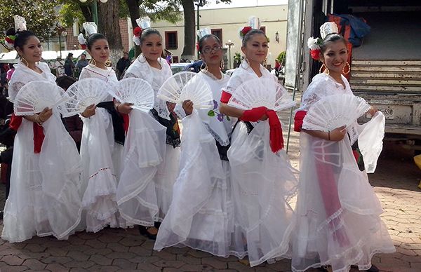 Antorcha promueve la cultura con festival folklórico