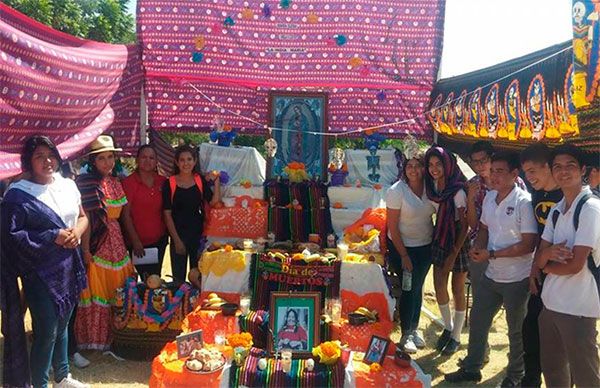 Preparatoria Rafael Ramírez organiza concurso de altares