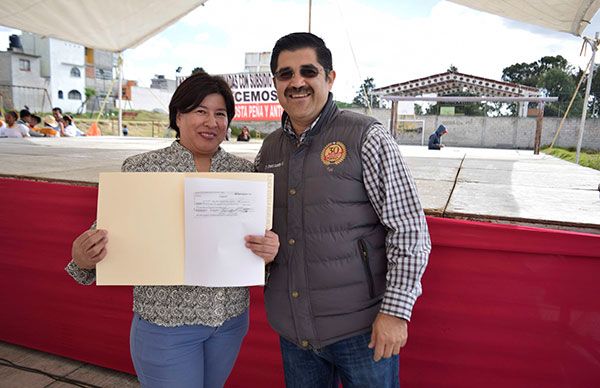 Reciben familias texcocanas subsidios para vivienda
