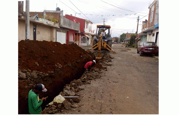 Se inicia la introducción del drenaje en la colonia Wenceslao Victoria Soto, en Uruapan