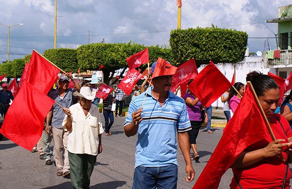 Marchan en Huimanguillo; exigen solución a Sabino Herrera