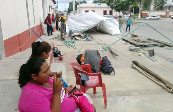 Levantan plantón frente ayuntamiento de Bacalar 