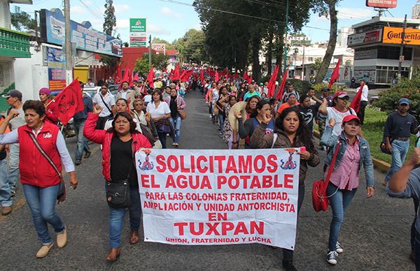 Marchan antorchistas veracruzanos en demanda de obras al gobierno de Flavino Ríos