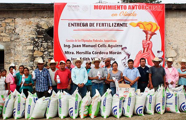   Entregan fertilizante a campesinos de Chipahuatlán