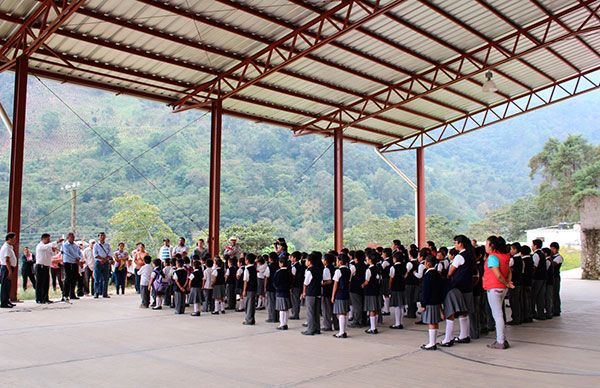  Inicia construcción de aulas para primaria de Totutla