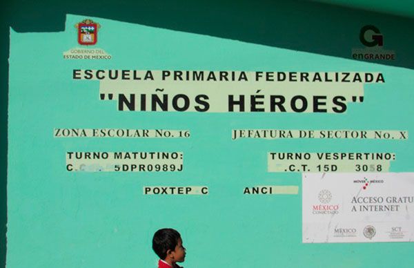  Logran que Sánchez Pompa construya techumbre en Escuela