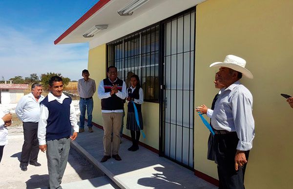 Concluye construcción de aula en Ahuatempan