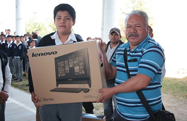  Entrega comuna apoyo a telesecundaria de Santa Clara