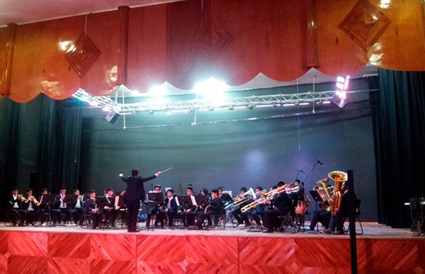  Se presenta banda sinfónica Infantil de Texcoco en Tecomatlán