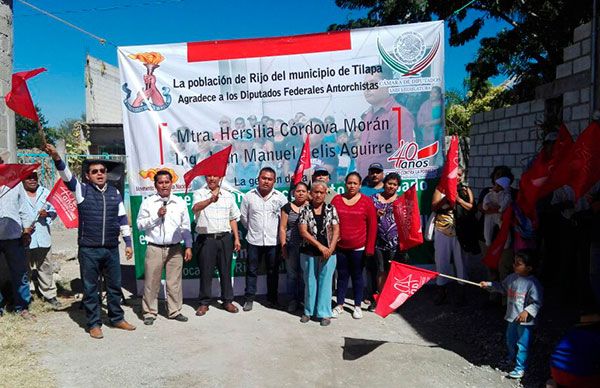   Beneficia Antorcha calle en Tilapa con pavimentación