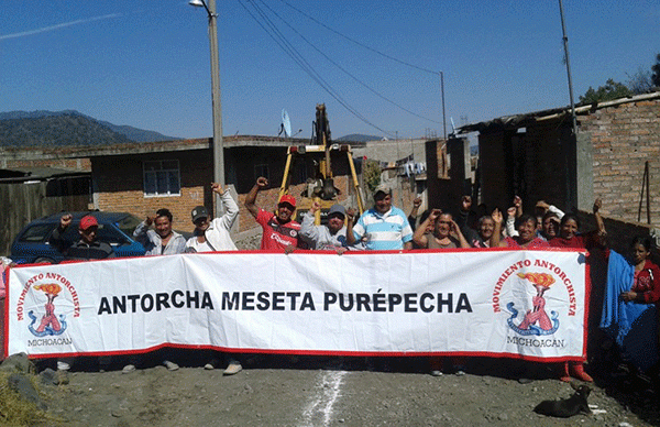 Inicia la pavimentación en la colonia El Arenal, de Paracho