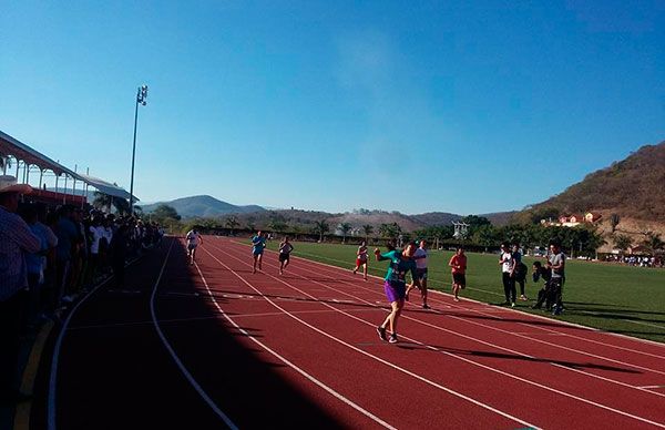 Acuden más de 600 deportistas a competencias en Tecomatlán