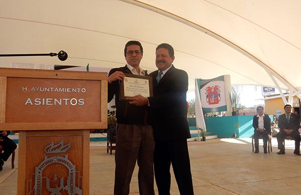 Antorcha recibe reconocimiento del ayuntamiento de Asientos 