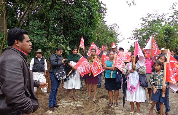 Banderazo de calle en Cuetzalan