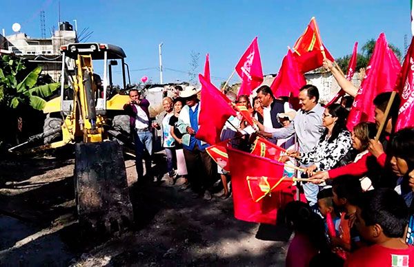  Instalan primera piedra de casa de cultura en la 