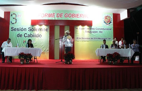 Alcalde antorchista de Mecayapan rinde su tercer informe de labores