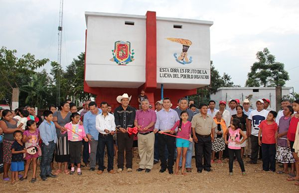 Antorcha inaugura obra que llevará el vital líquido a familias de Mecayapan