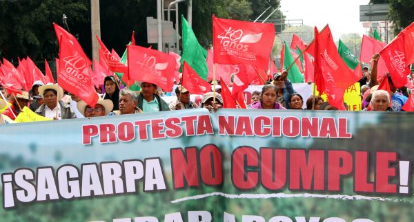 Protestan campesinos en Sagarpa porque dependencia no entrega recursos en 12 estados