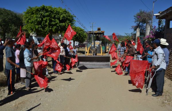 Se beneficia Epatlán con otra obra gestionada por Antorcha