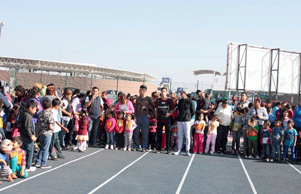 Con deporte los niños esperan a los Reyes Magos