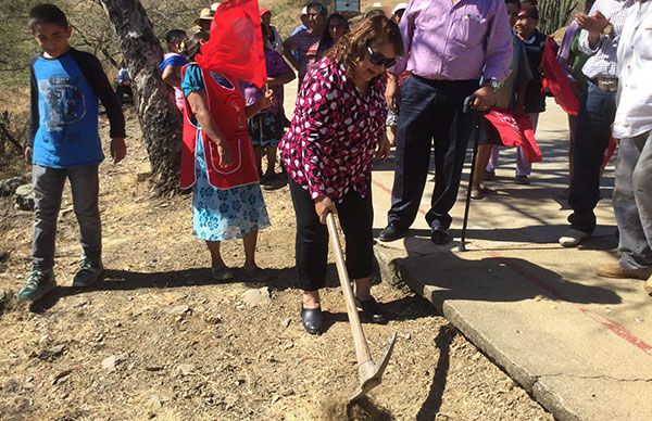 Invierte en techumbre ayuntamiento de Cuayuca