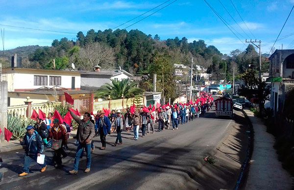 Por cuatro meses de desatención del municipio, protestan antorchistas de Tlanchinol