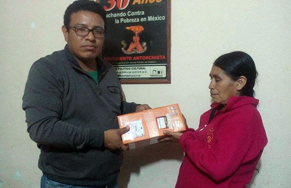 Antorcha Pantepec entrega regalos a sus agremiados