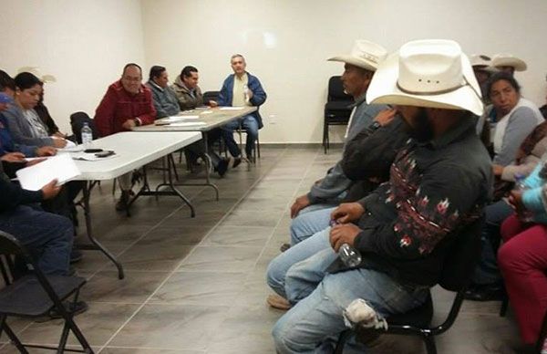 Campesinos exigen reparación de camino a edil de Dolores Hidalgo 