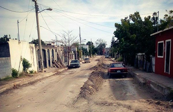 Inicia pavimentación de dos calles en colonia El Palmar