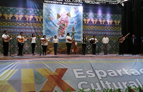 Tarde de voces y guitarras en Tecomatlán 